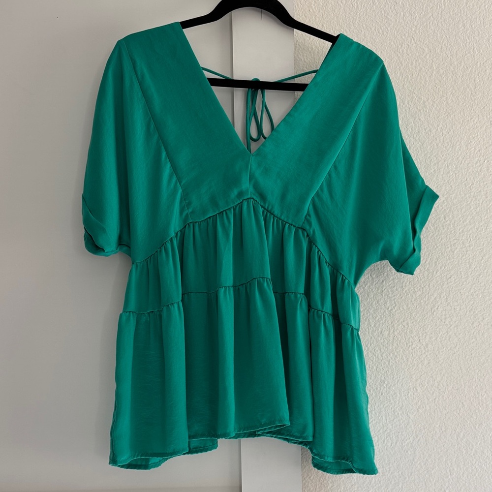 Entro Small Green V-Neck Tiered Blouse